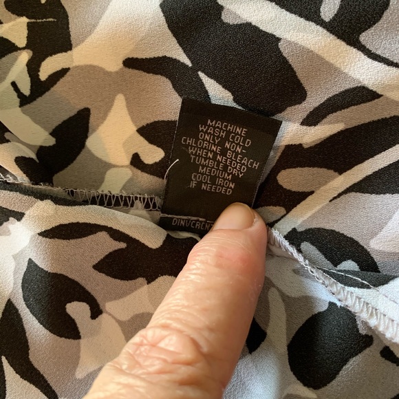 Donated Investments sleeveless blouse - Picture 6 of 6